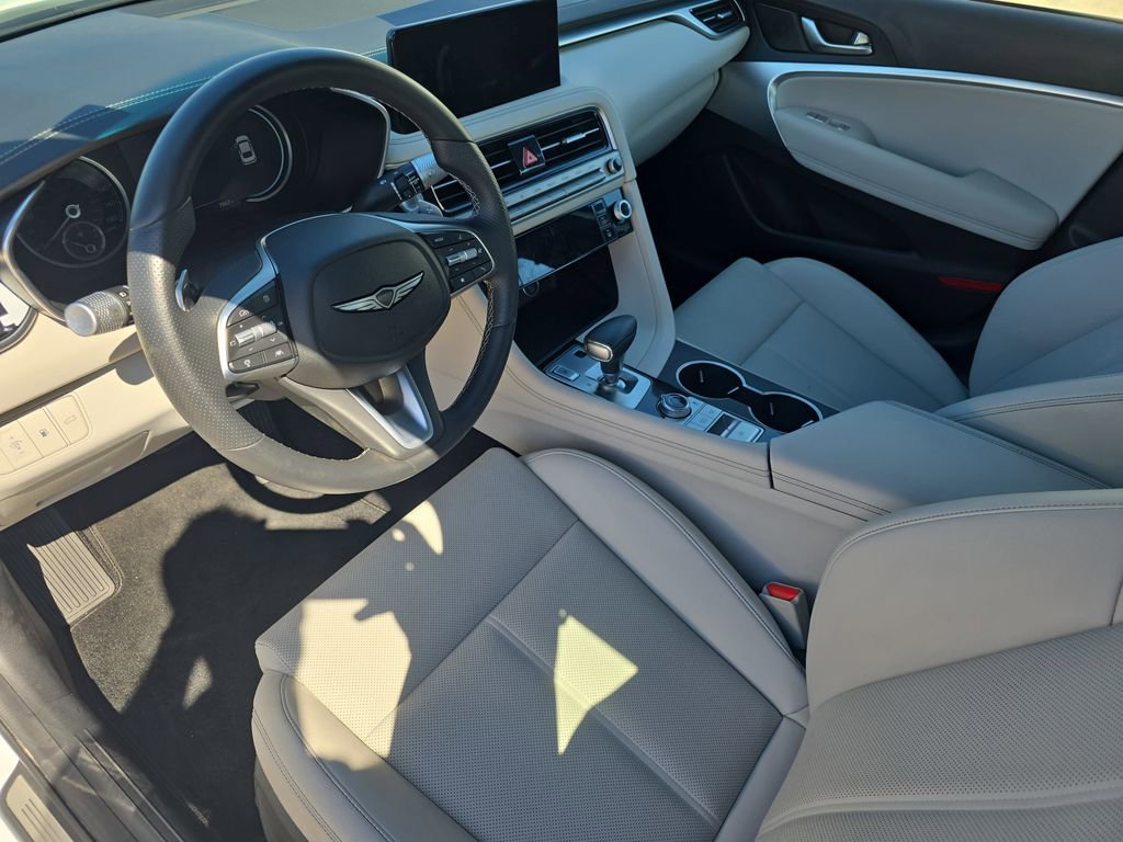 Used 2025 Genesis G70 2.5T image 16