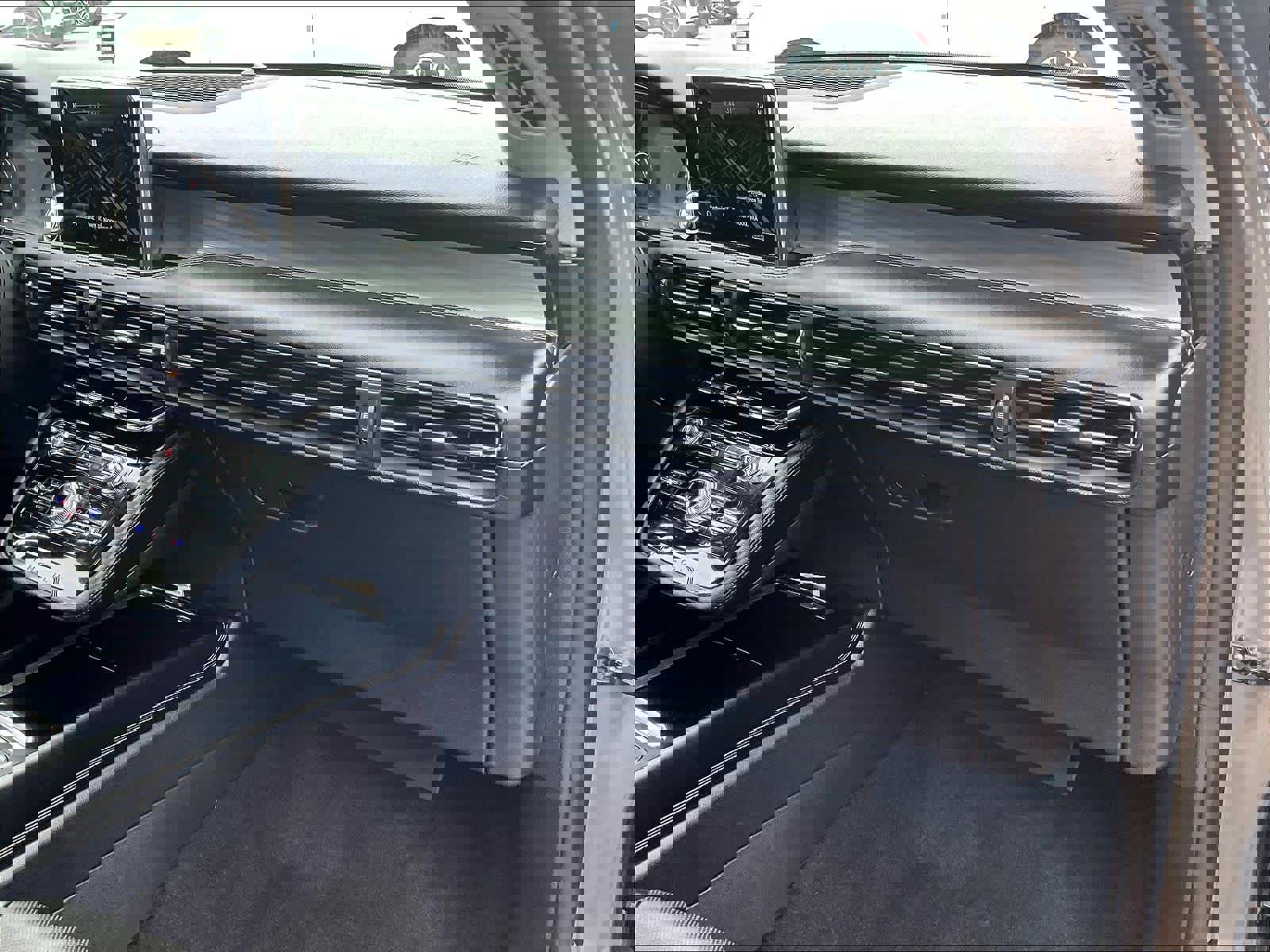 Used 2022 Lincoln Corsair AWD w/ Premium Package image 13