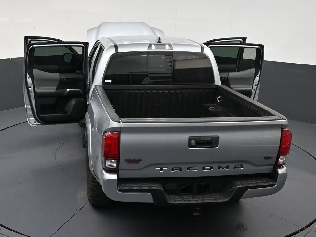 Used 2022 Toyota Tacoma SR5 w/ Technology Package RWD image 32