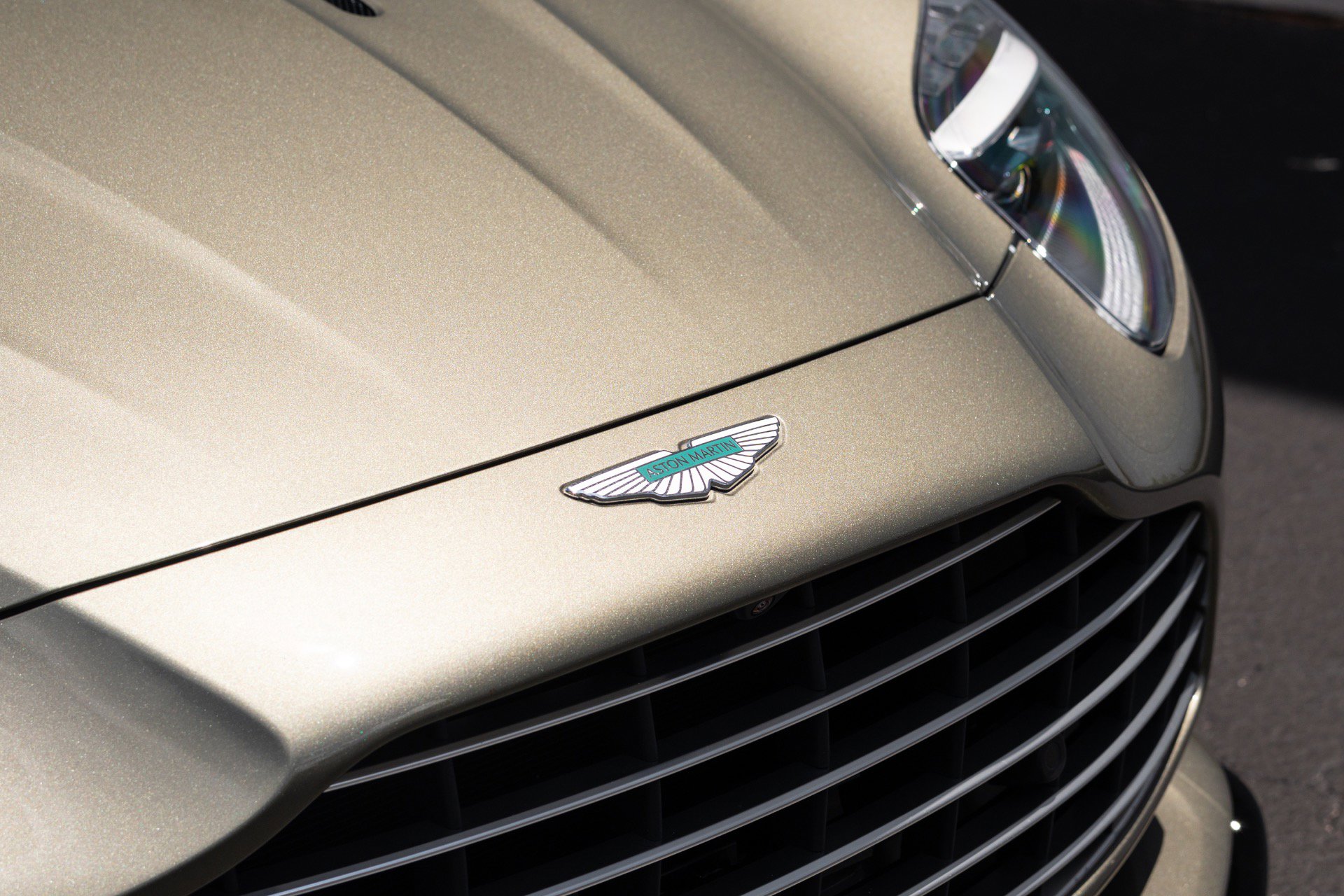 Used 2024 Aston Martin DB12 Convertible RWD image 13