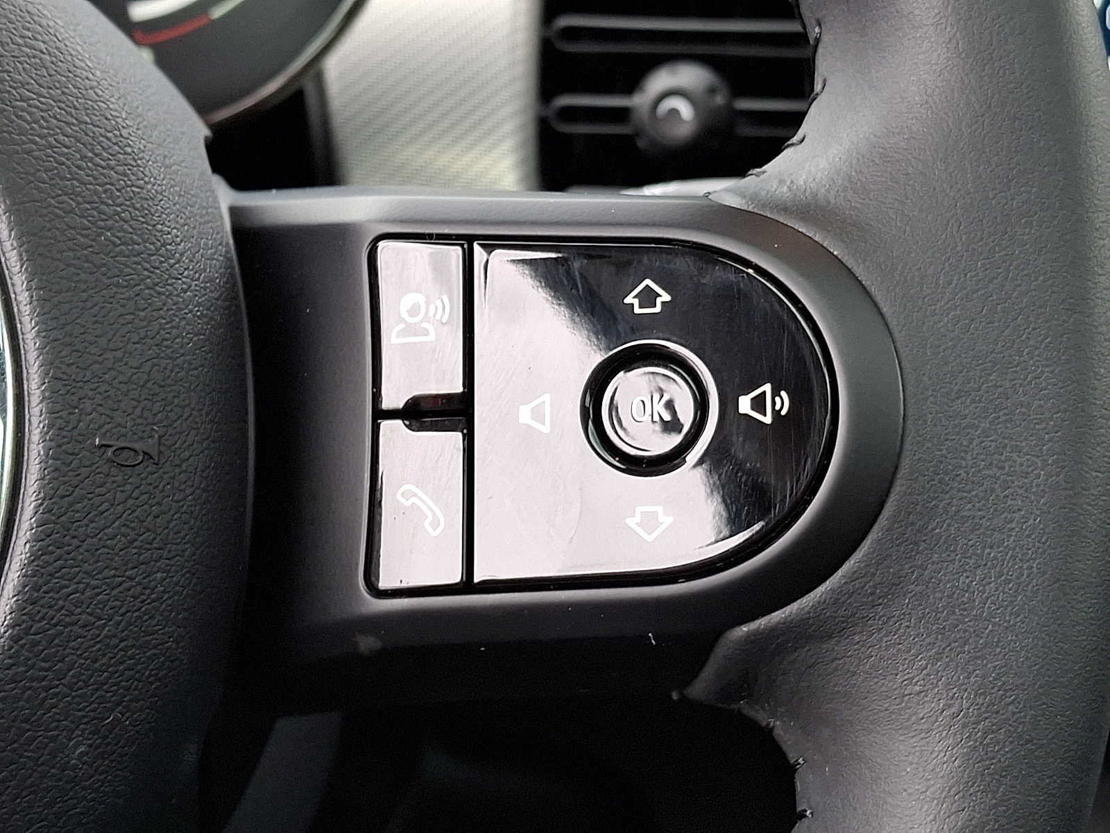 Used 2024 MINI Cooper 2-Door Hardtop FWD image 20