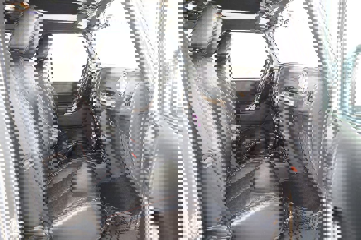 Used 2016 Jeep Wrangler Unlimited Sahara image 12