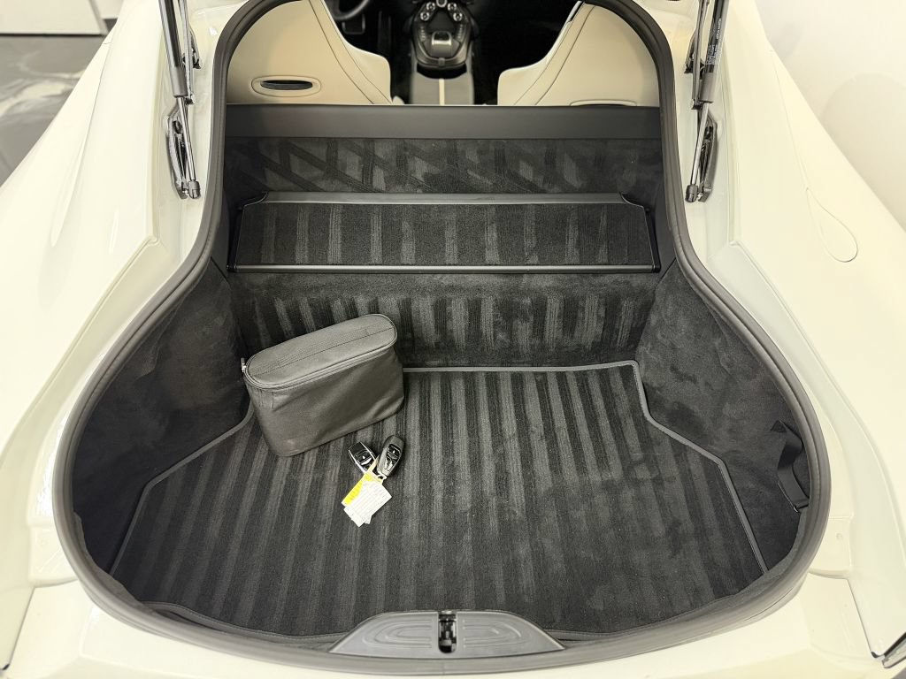 Used 2022 Aston Martin V8 Vantage Coupe RWD image 40