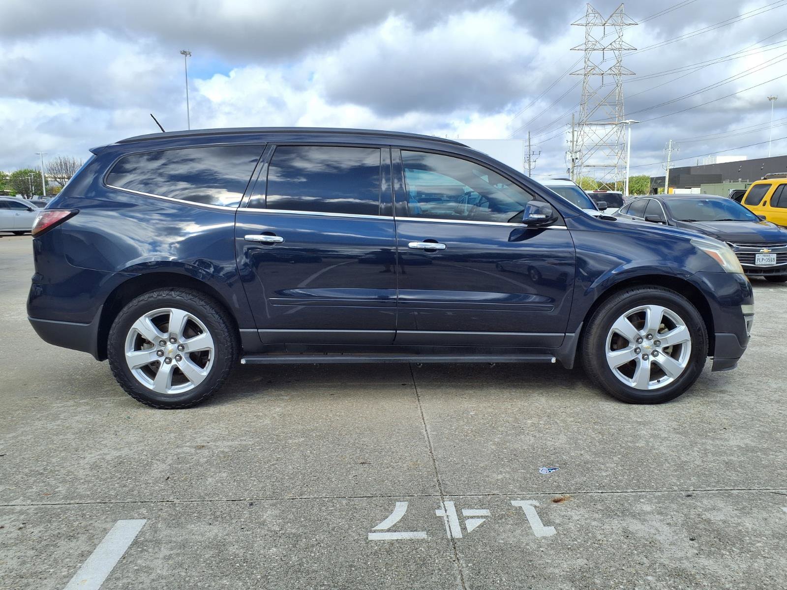 Used 2017 Chevrolet Traverse LT w/ Style and Technology Package image 26