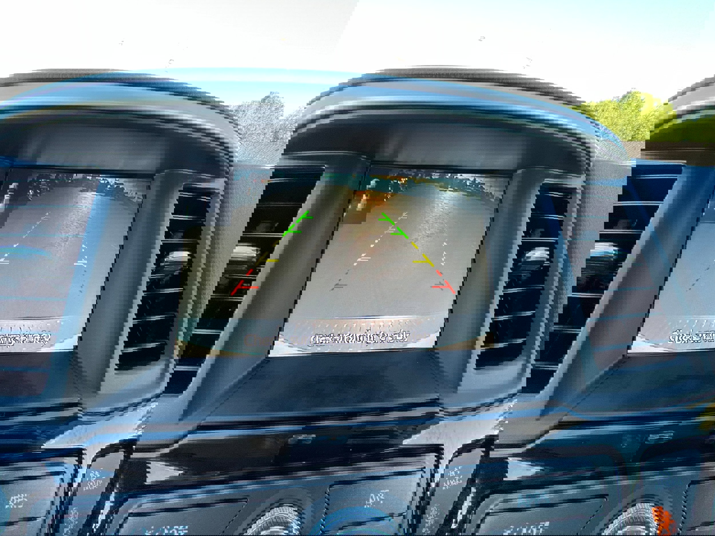 Used 2018 Nissan Pathfinder SV image 19