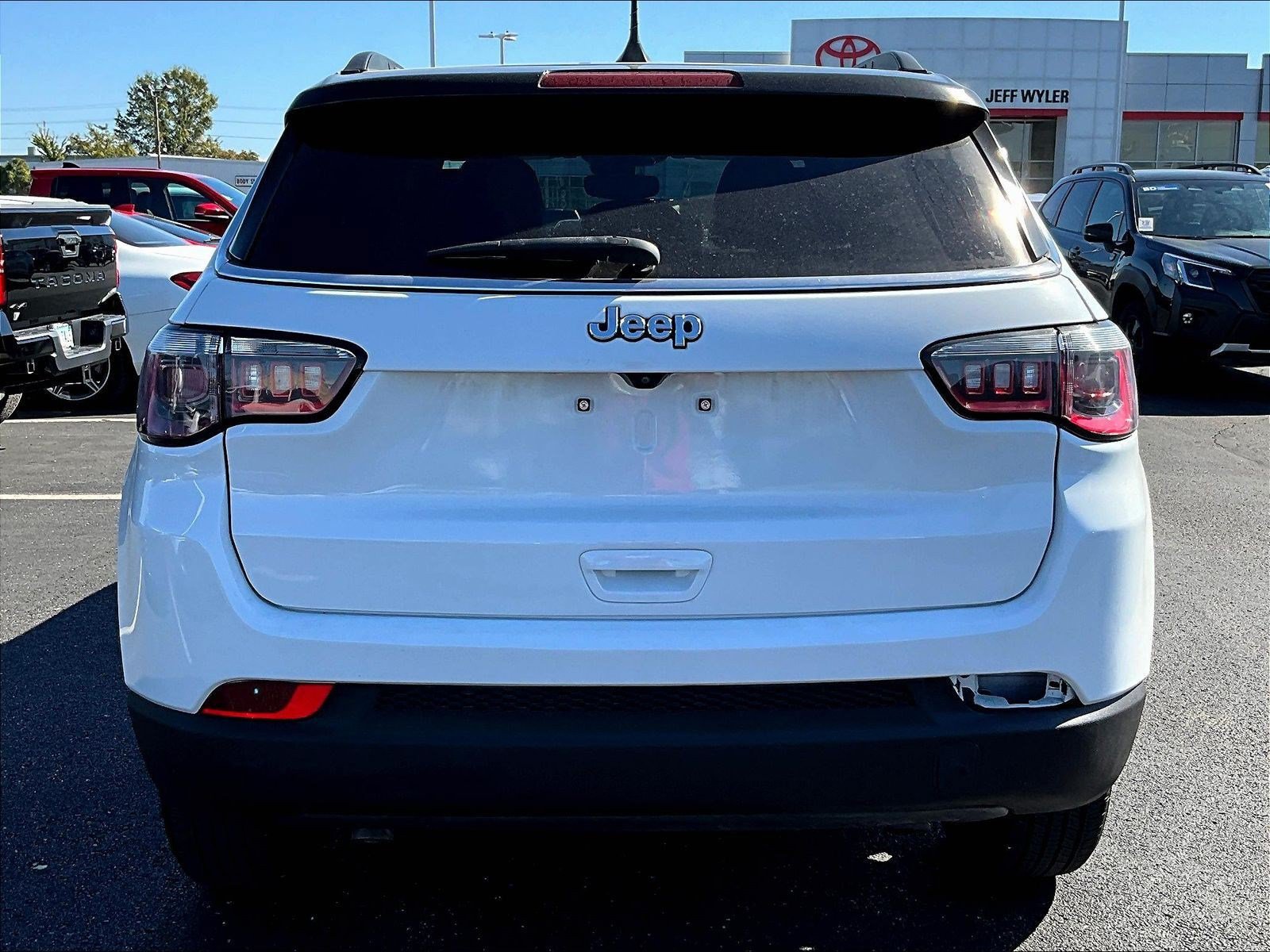 Used 2024 Jeep Compass Latitude AWD/4WD image 5