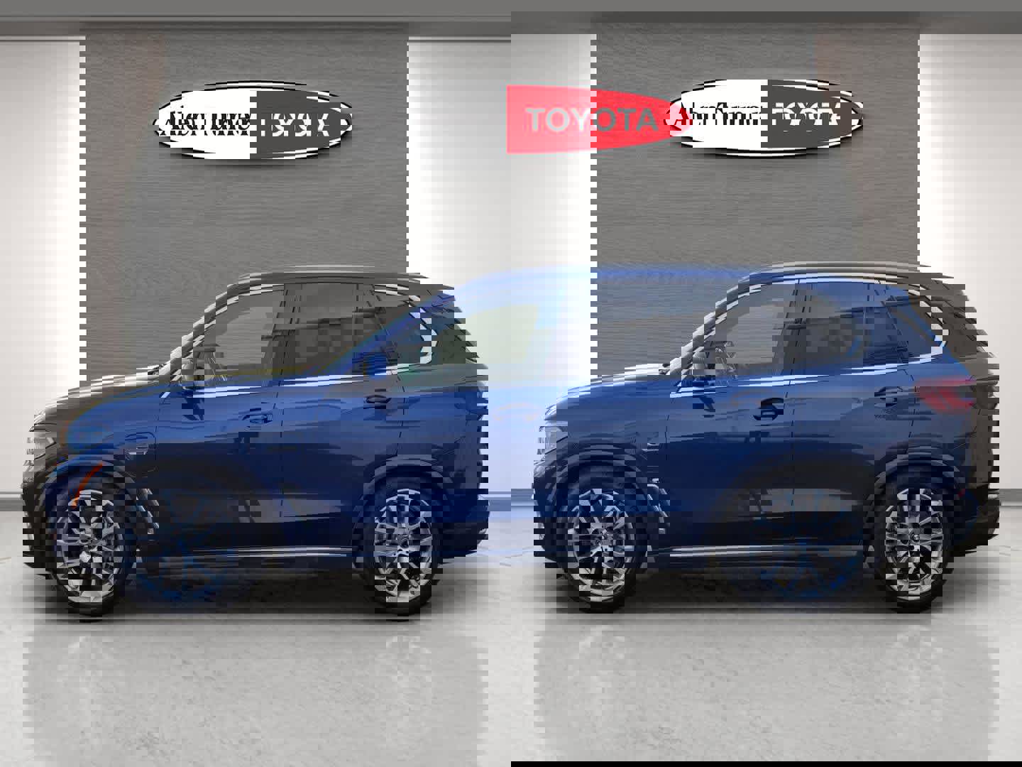 Used 2023 BMW X5 xDrive45e w/ Executive Package image 10