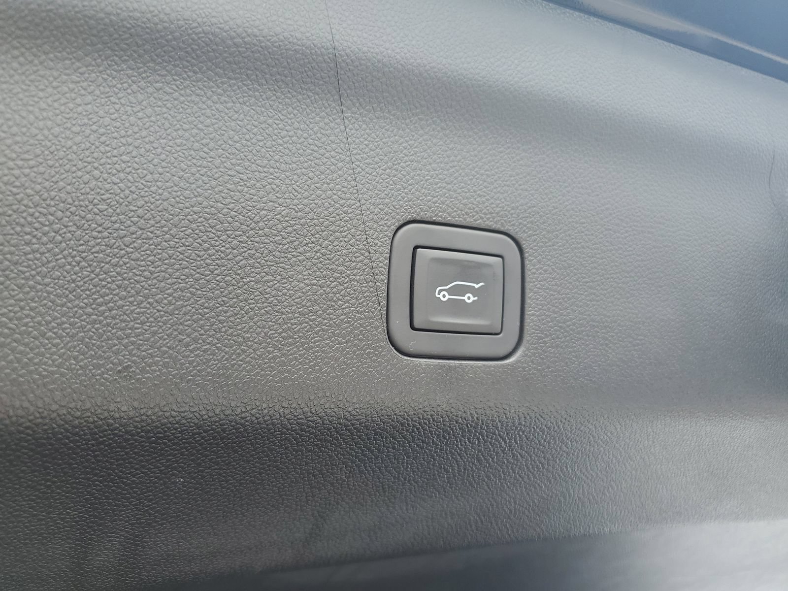 Used 2025 Chevrolet Tahoe High Country AWD/4WD image 8