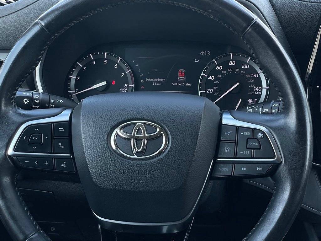 Used 2020 Toyota Highlander XLE FWD image 12