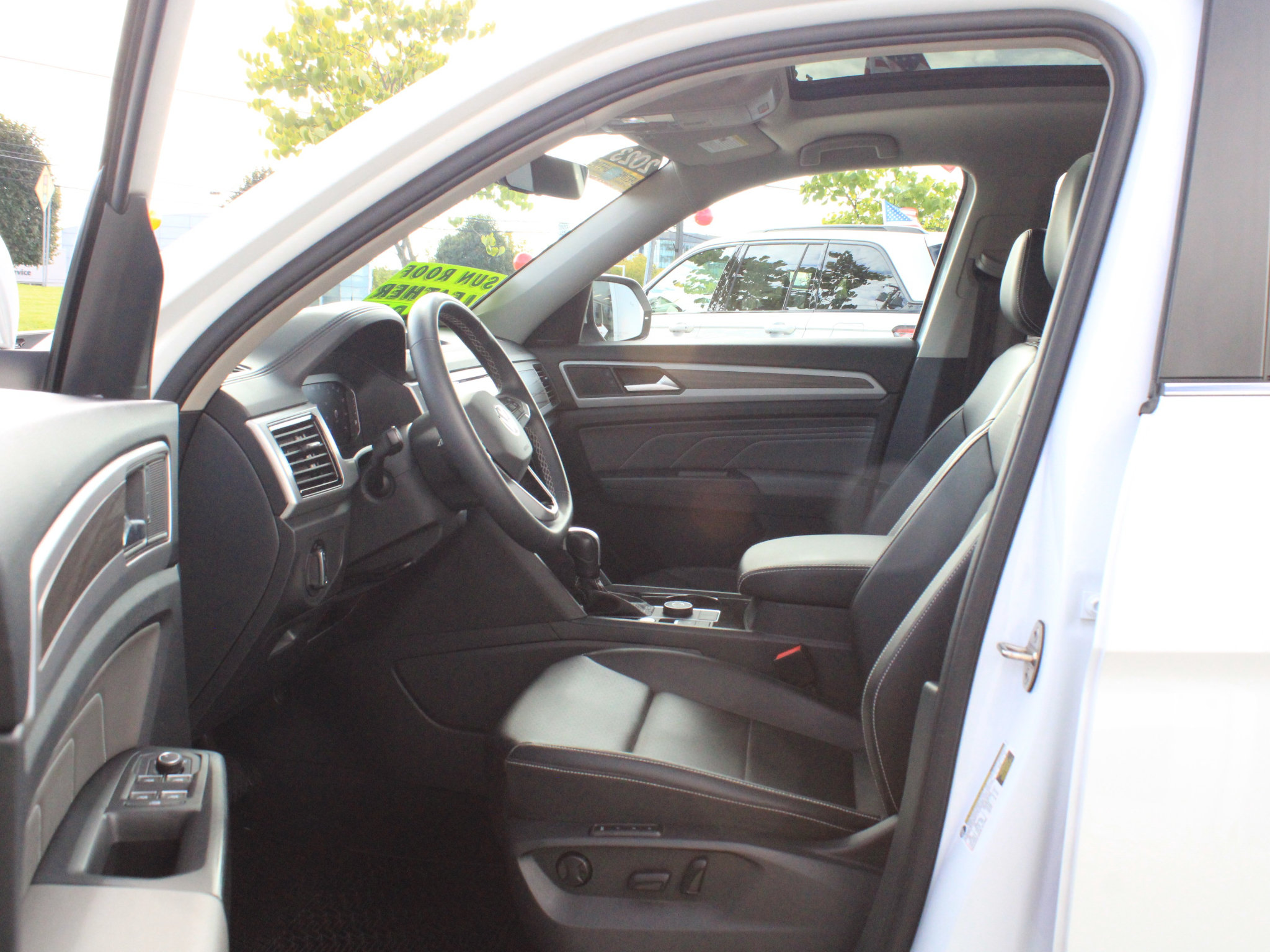 Used 2023 Volkswagen Atlas SEL AWD/4WD image 12