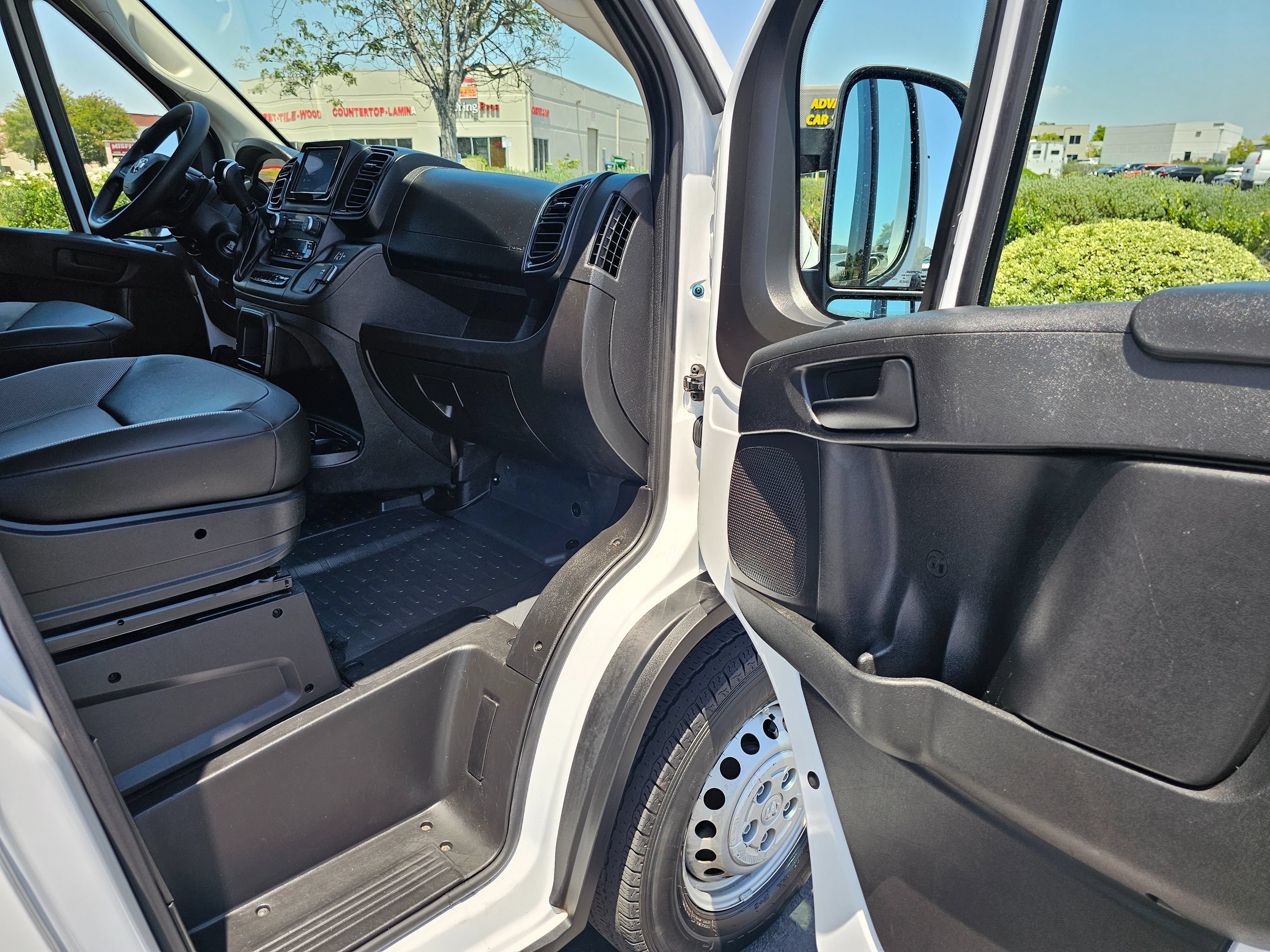 Used 2025 RAM ProMaster 2500 w/ Convenience Group FWD image 25