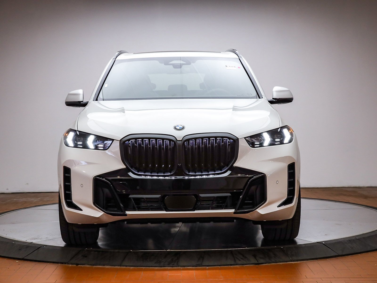 New 2026 BMW X5 xDrive40i w/ M Sport Package image 2