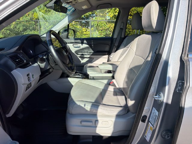 Used 2021 Honda Pilot Touring image 11