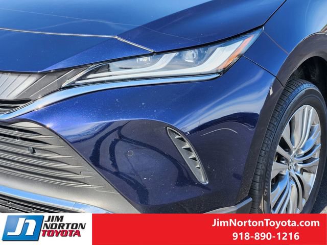 Used 2022 Toyota Venza XLE image 11