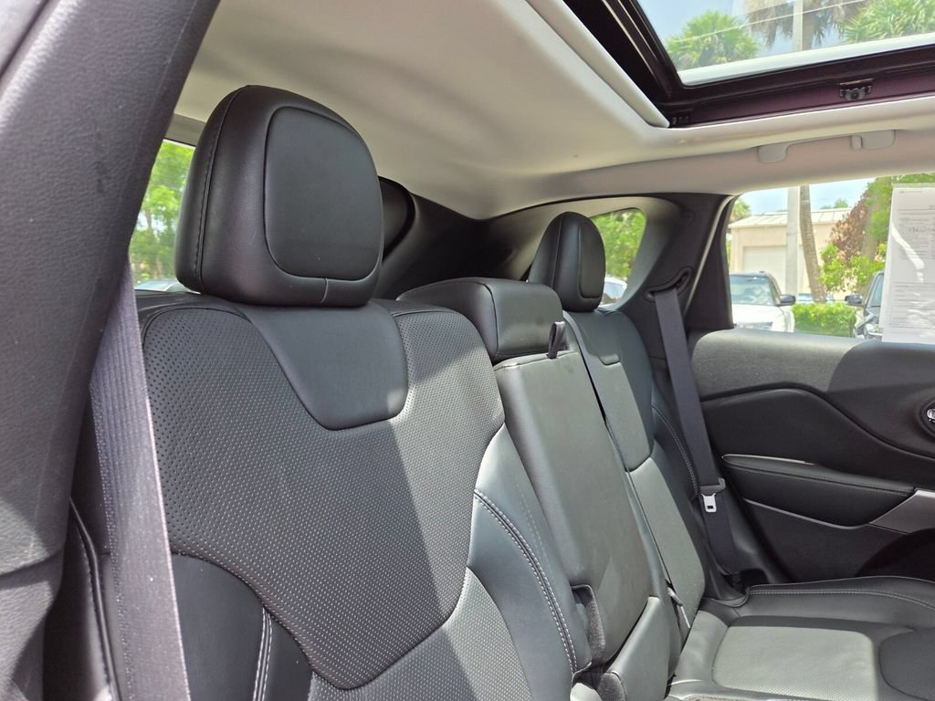 Used 2021 Jeep Cherokee Limited w/ Elite Package AWD/4WD image 19