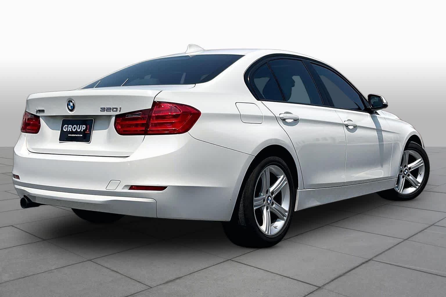 Used 2015 BMW 320i xDrive Sedan AWD/4WD image 12