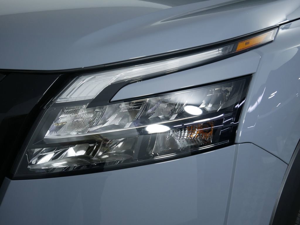 New 2025 Nissan Pathfinder Platinum w/ Black Appearance Package image 13