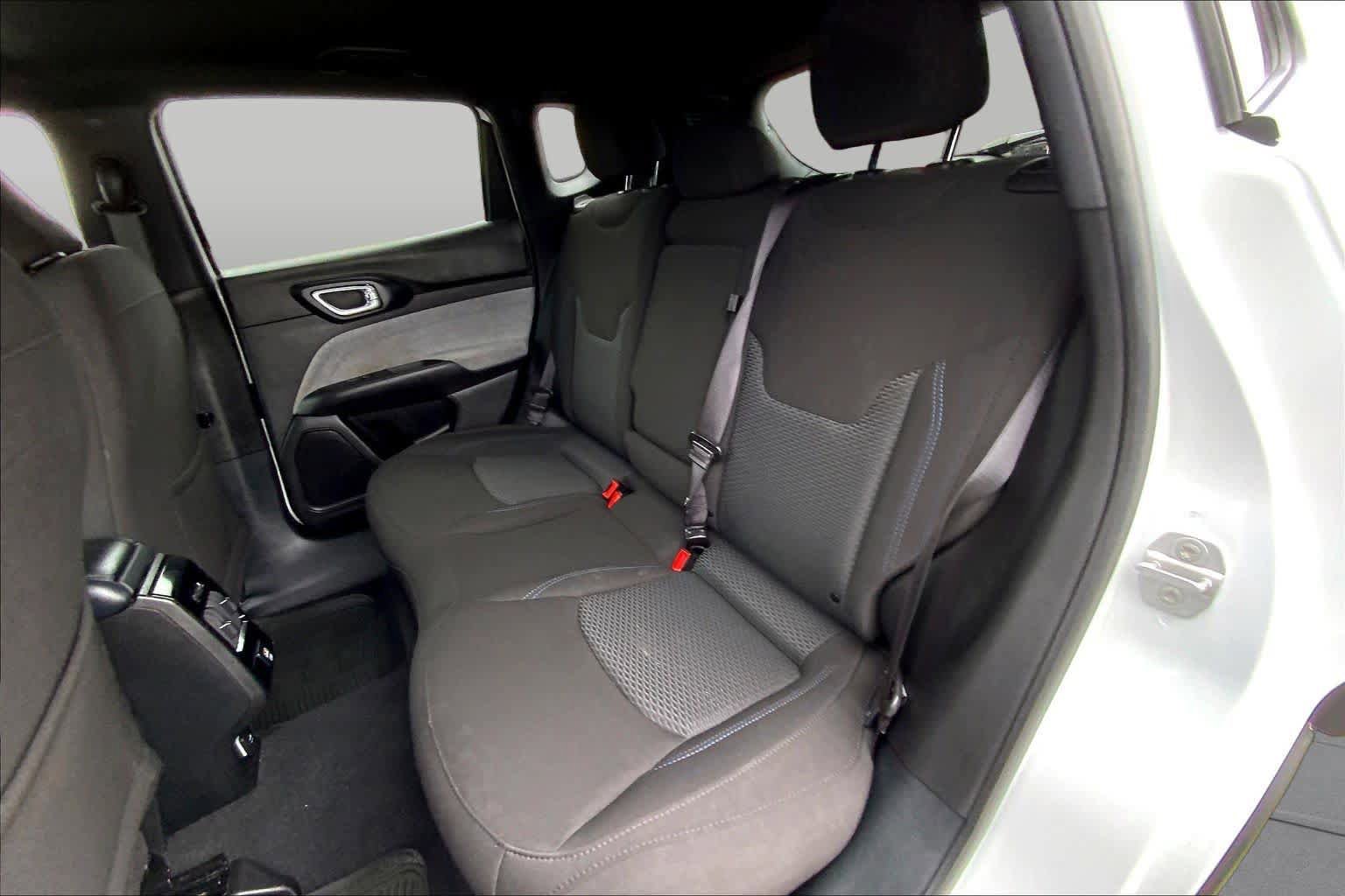 Used 2024 Jeep Compass Sport AWD/4WD image 18