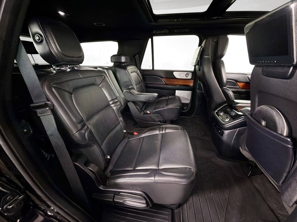 Used 2019 Lincoln Navigator Reserve image 28