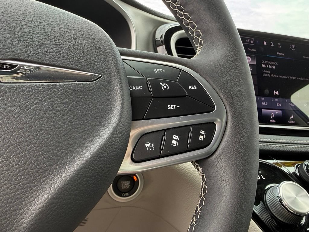 Used 2022 Chrysler Pacifica Touring-L FWD image 26