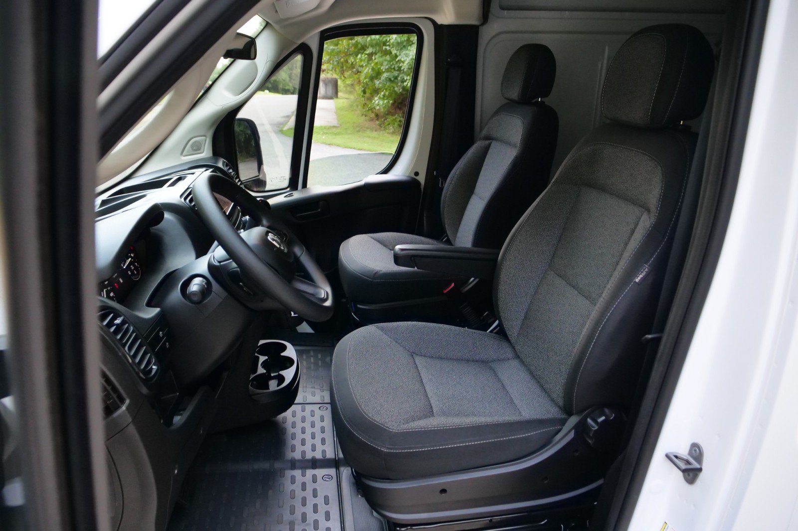 Used 2024 RAM ProMaster 2500 FWD image 3