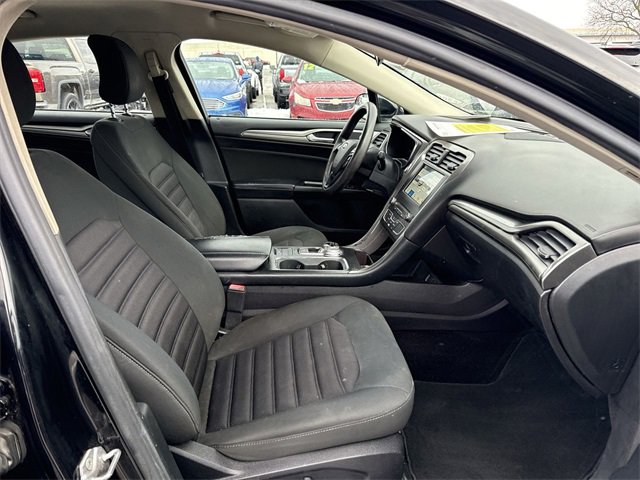 Used 2017 Ford Fusion SE w/ Fusion SE Technology Package image 20
