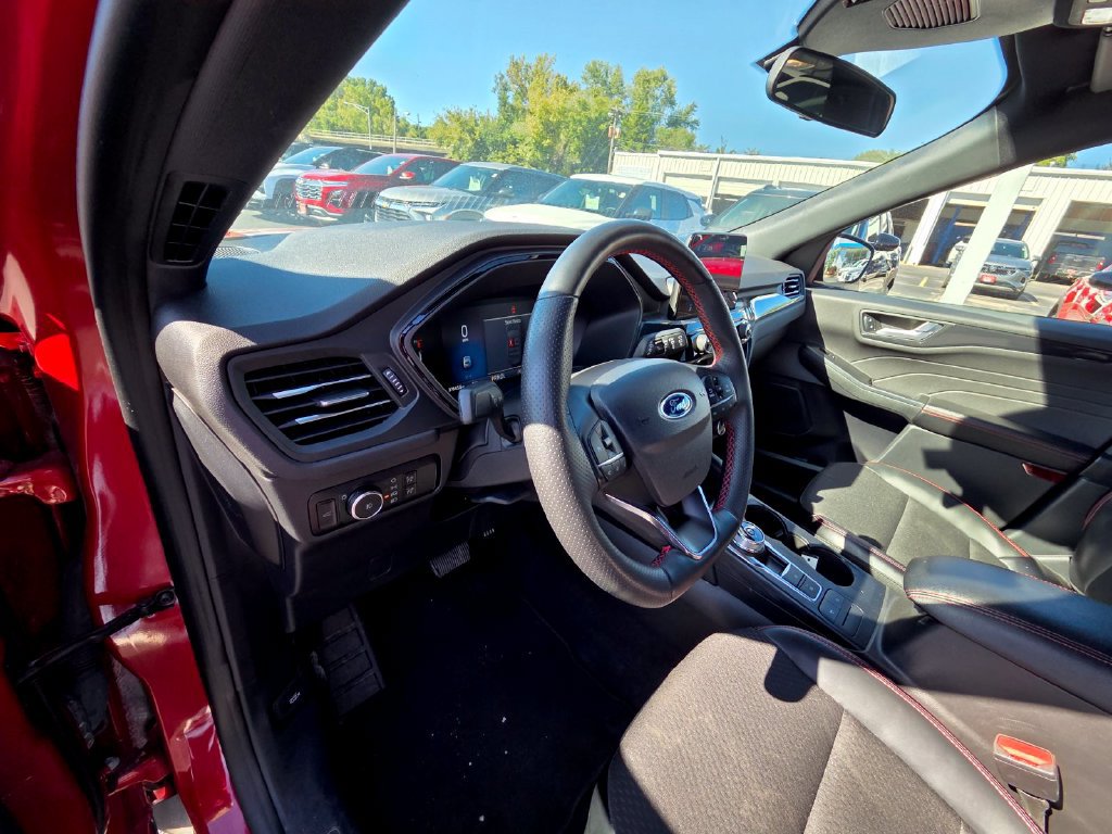 Used 2025 Ford Escape ST-Line Select AWD/4WD image 14