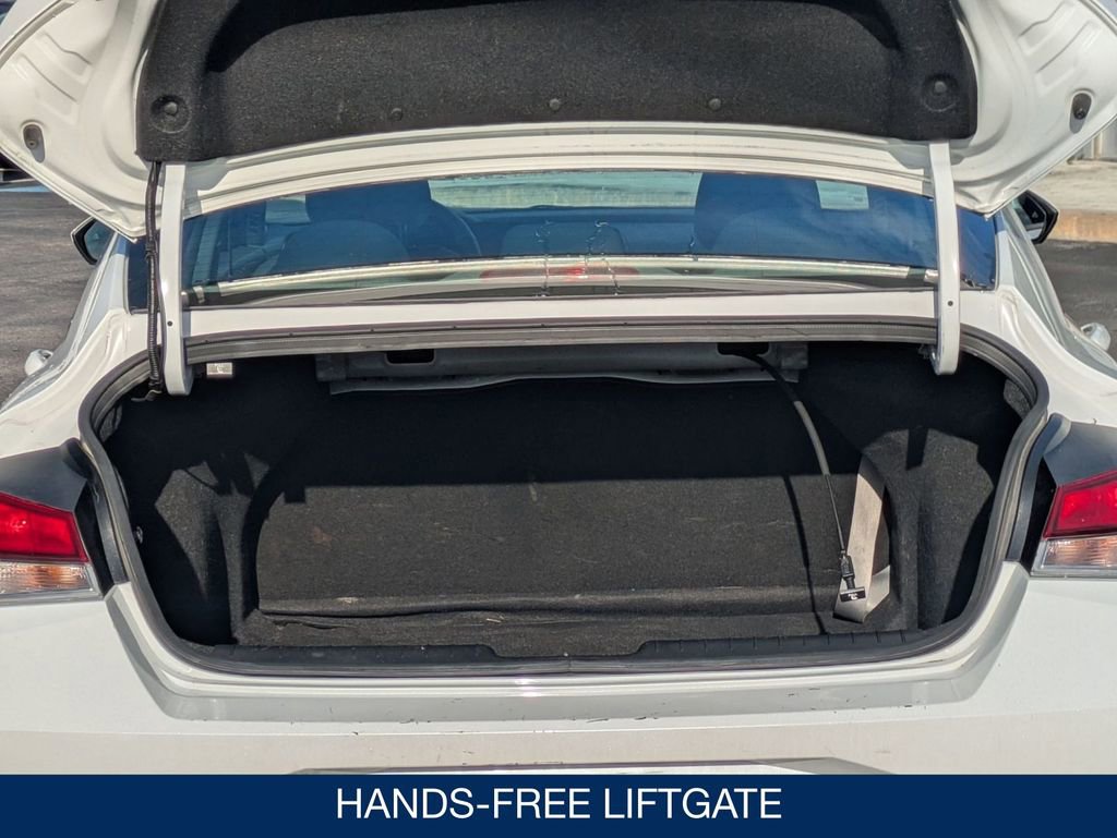 Used 2022 Hyundai Elantra SEL image 31