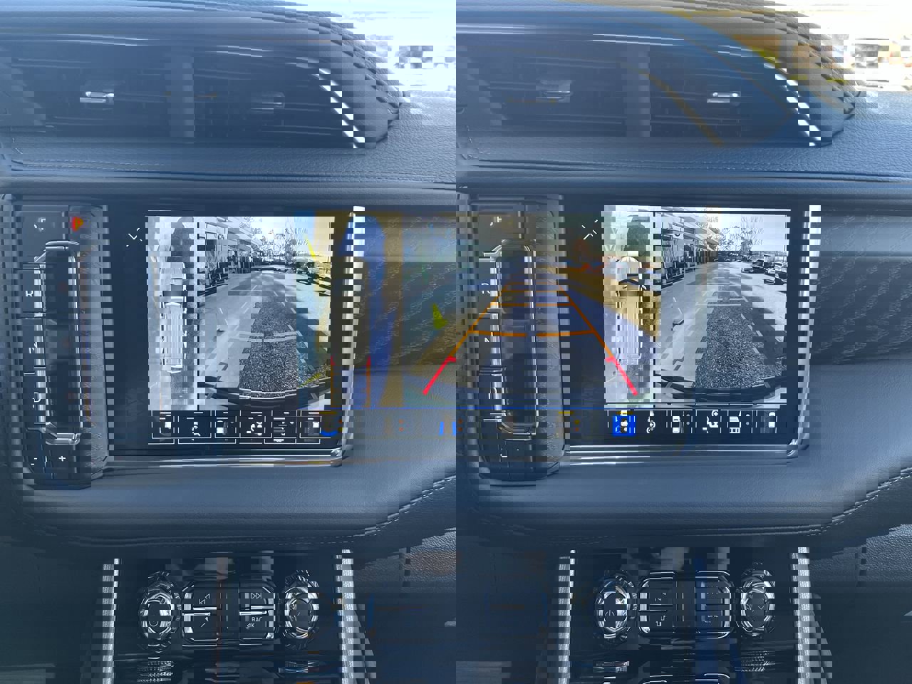 Used 2023 GMC Yukon Denali image 25