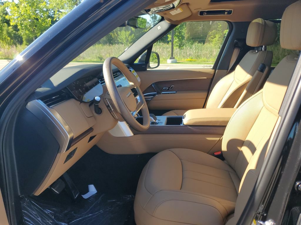 New 2026 Land Rover Range Rover Long Wheelbase SE AWD/4WD image 12