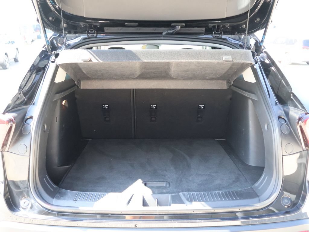 Used 2025 Chevrolet Trax LT FWD image 13