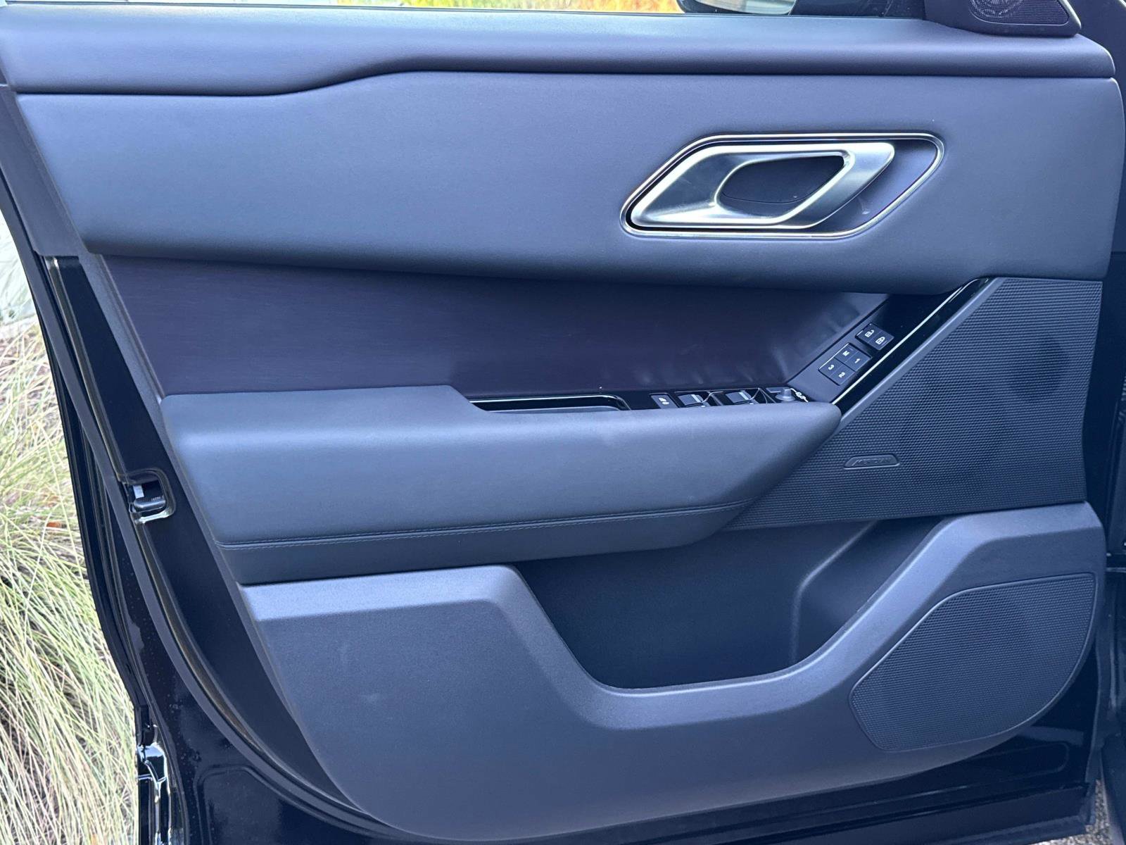 New 2026 Land Rover Range Rover Velar Dynamic SE image 19