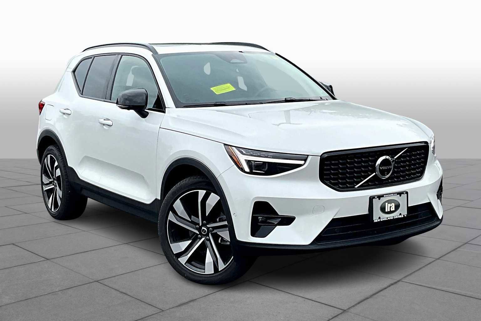 Used 2025 Volvo XC40 B5 Plus w/ Protection Package Premier image 2
