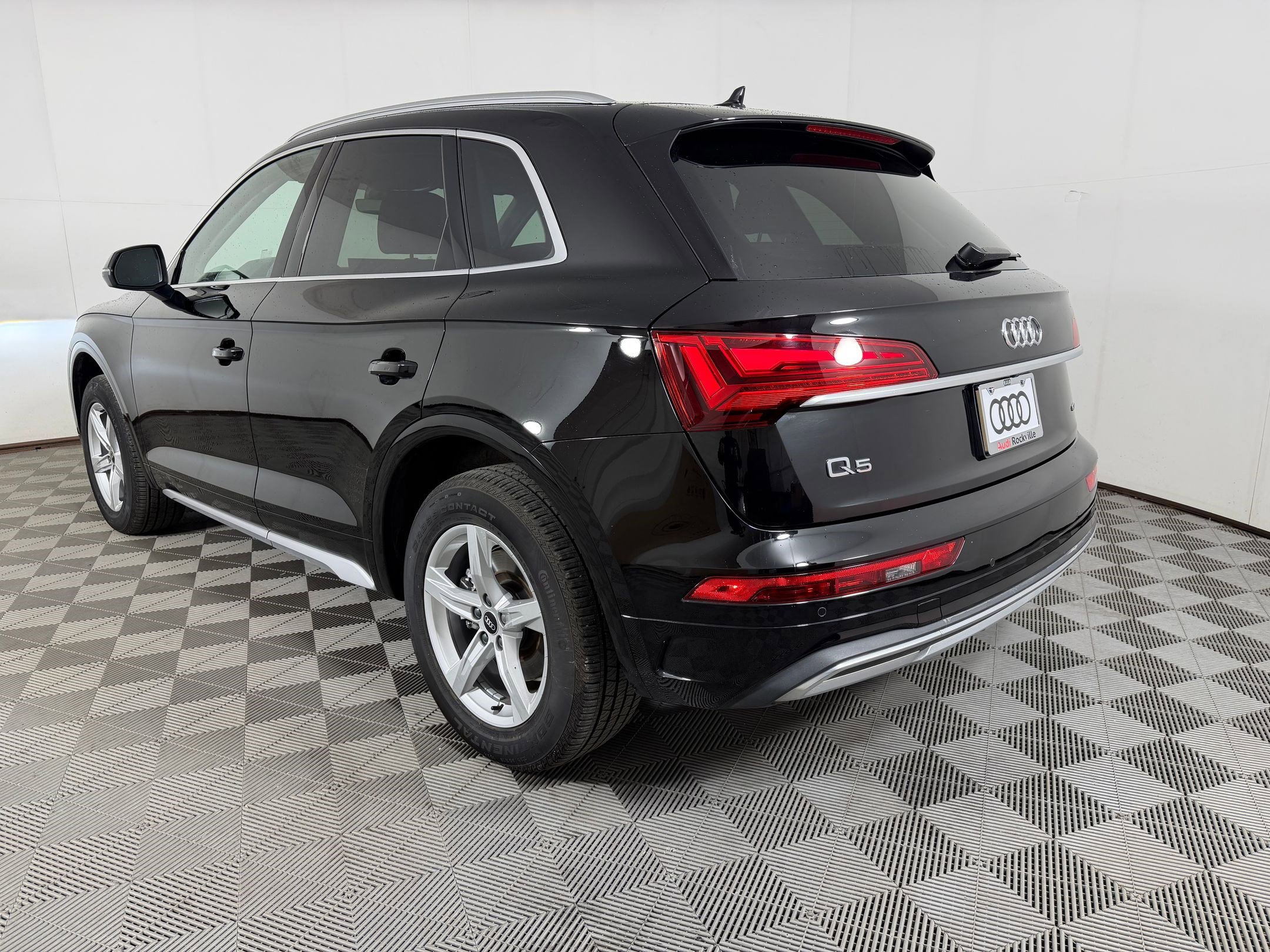 Certified 2023 Audi Q5 2.0T Premium w/ Convenience Package image 3