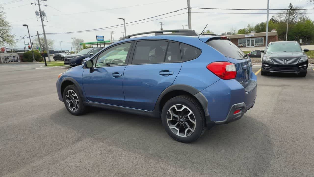 Used 2017 Subaru Crosstrek 2.0i Premium w/ Moonroof Package AWD/4WD image 6