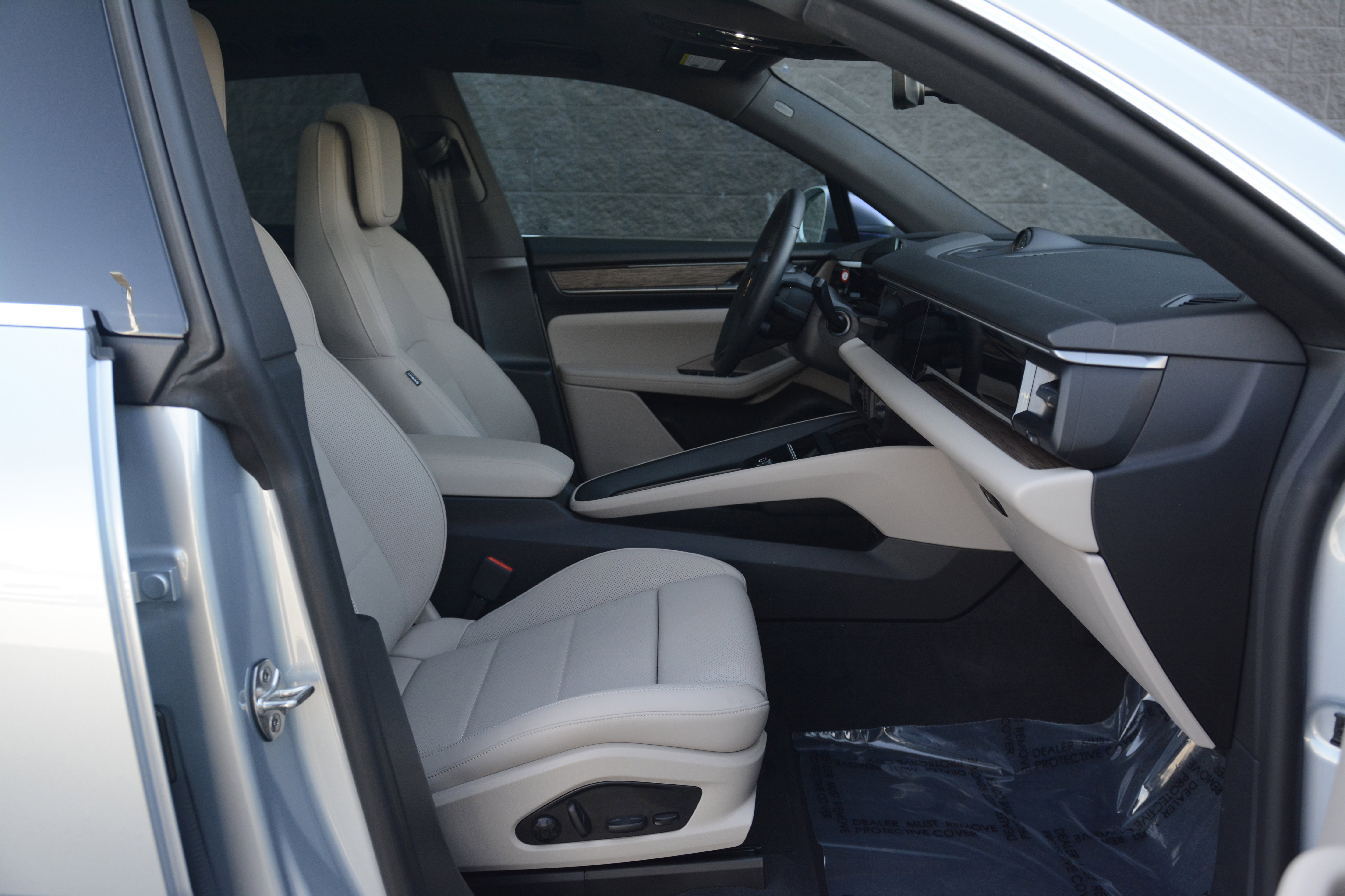 Certified 2025 Porsche Macan 4S Electric image 27