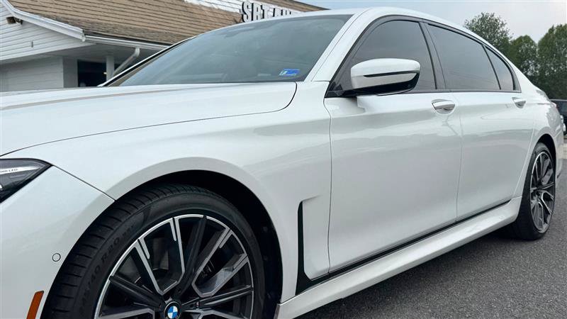 Used 2022 BMW 740i w/ M Sport Package RWD image 10