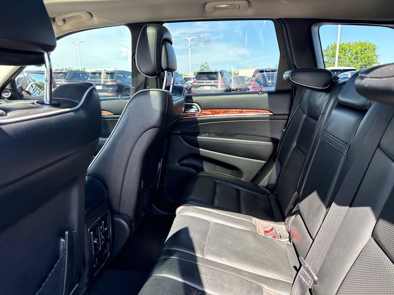 Used 2012 Jeep Grand Cherokee Overland AWD/4WD image 14