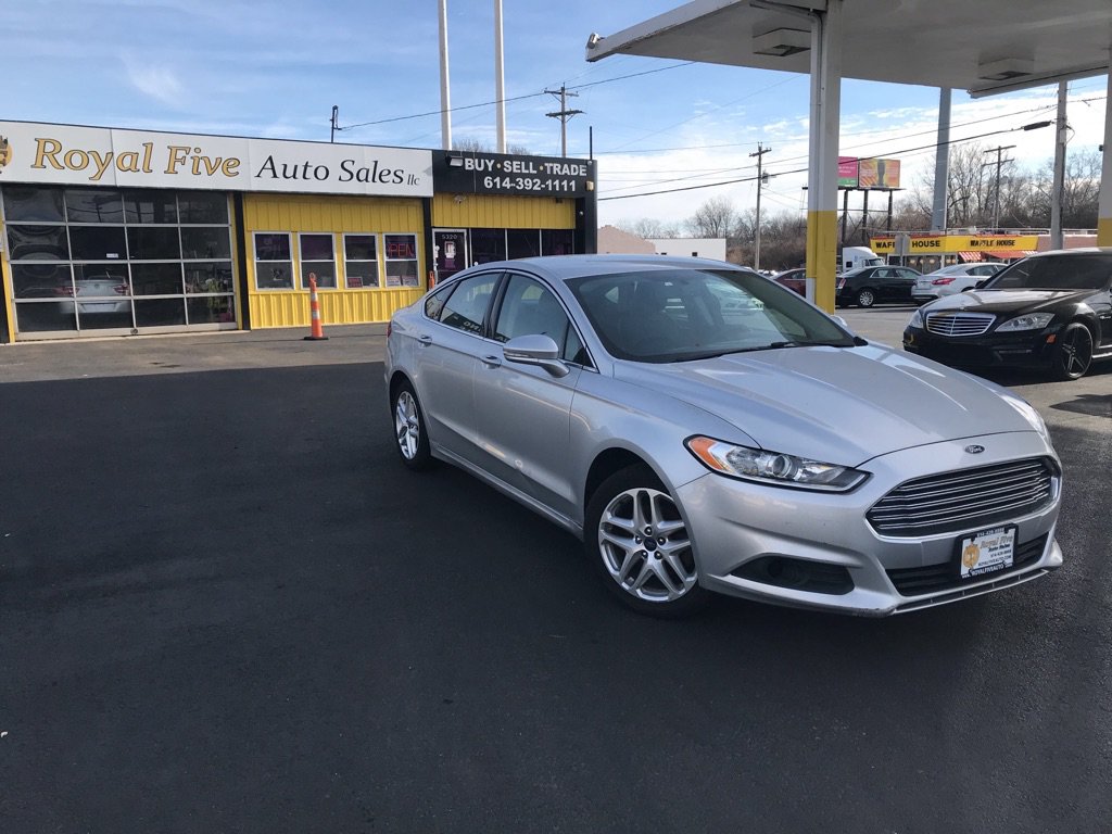 Used 2016 Ford Fusion SE w/ Equipment Group 202A FWD image 3
