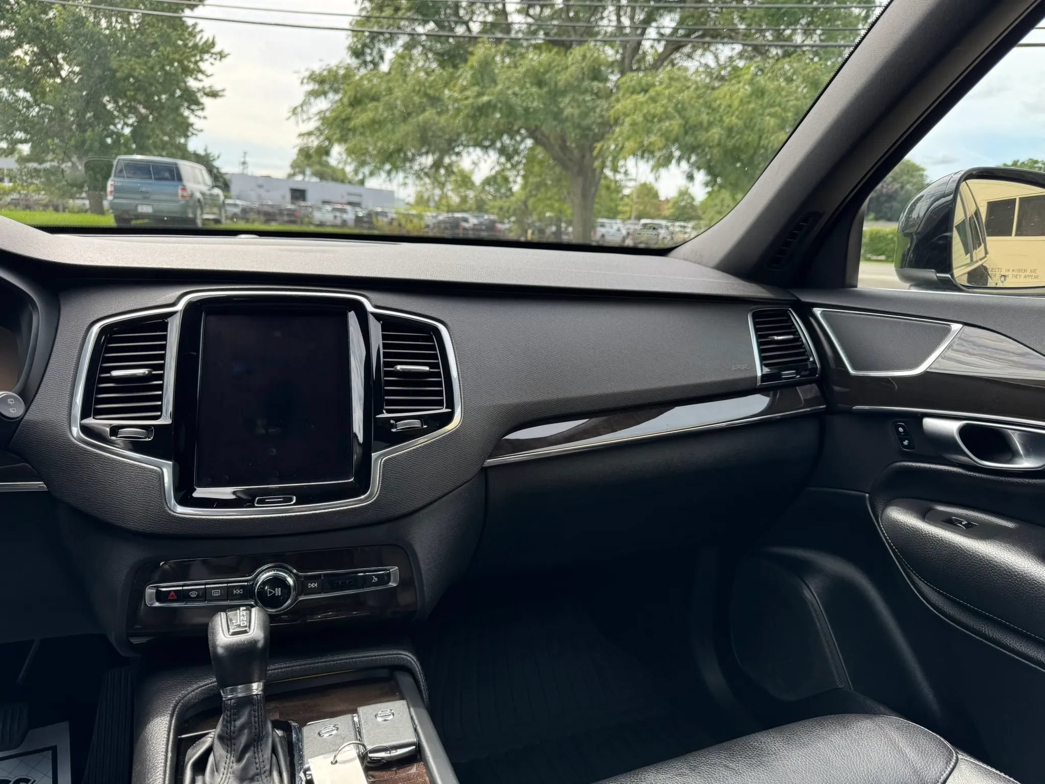 Used 2018 Volvo XC90 T6 Momentum w/ Convenience Package AWD/4WD image 15