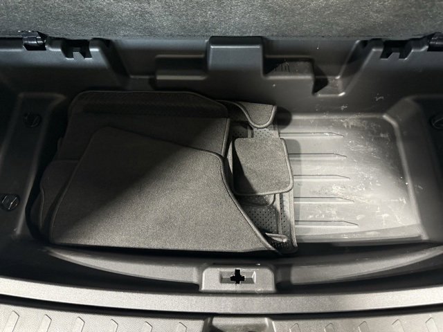 Used 2023 Chevrolet Traverse Premier image 40