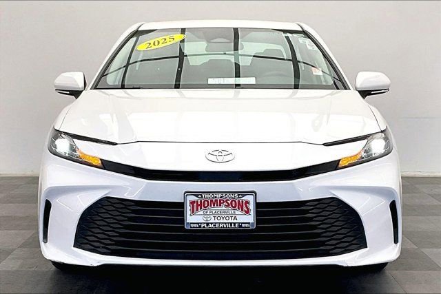 Used 2025 Toyota Camry LE image 2