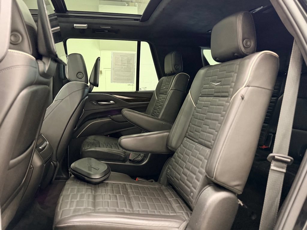 Used 2023 Cadillac Escalade Sport Platinum AWD/4WD image 25