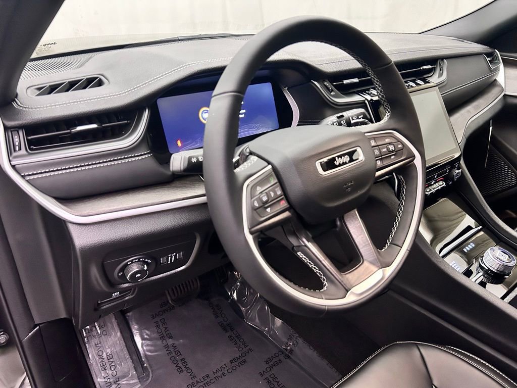 New 2025 Jeep Grand Cherokee Limited w/ Black Appearance Package AWD/4WD image 11
