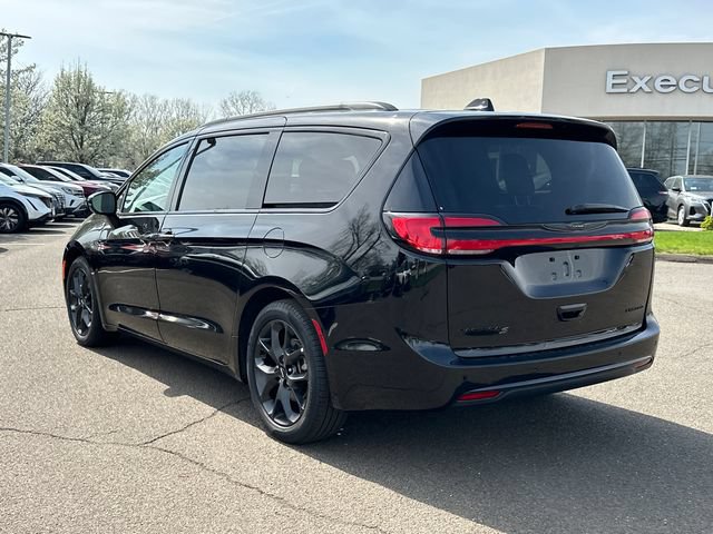 Used 2025 Chrysler Pacifica Limited FWD image 4