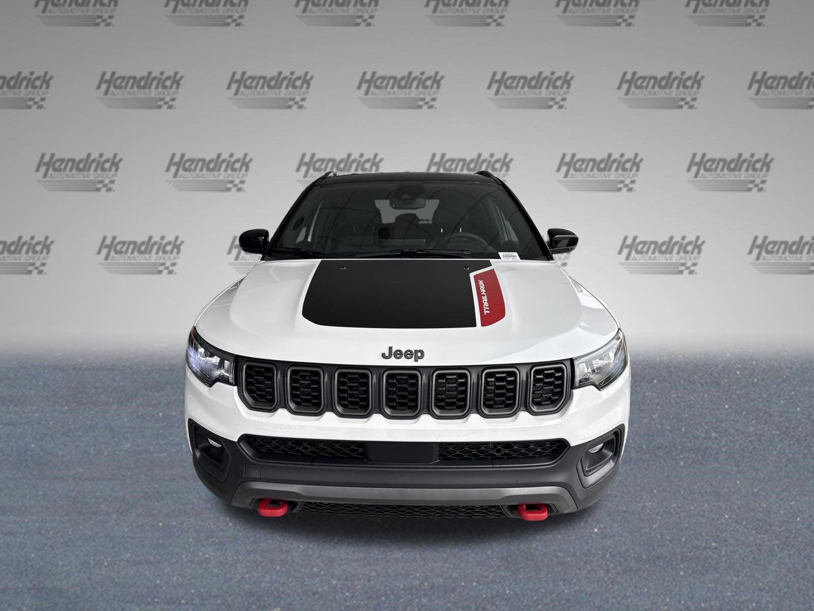 Used 2025 Jeep Compass Trailhawk image 3