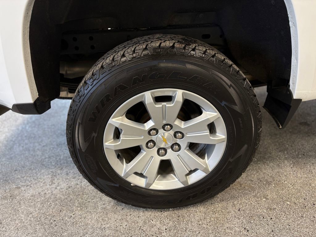 Used 2022 Chevrolet Colorado LT w/ Fleet Safety Package image 31