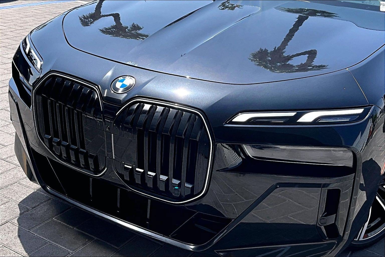 Used 2025 BMW 760i xDrive w/ Luxury Rear Seating Package AWD/4WD image 29