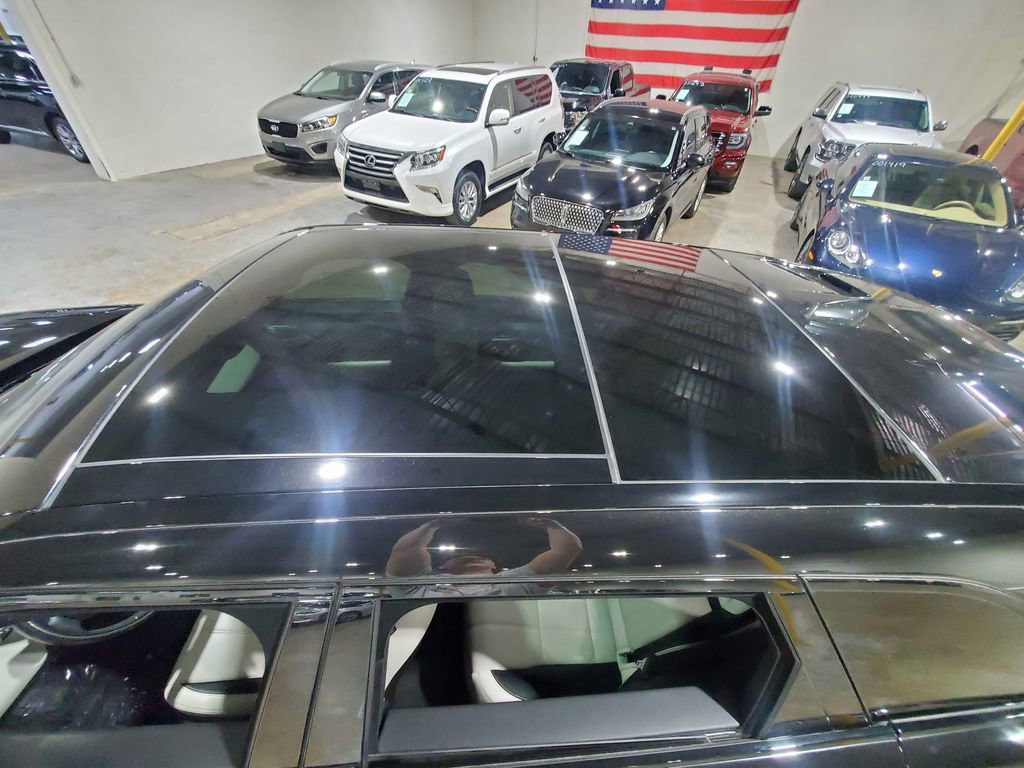 Used 2020 Land Rover Range Rover Velar R-Dynamic S image 25