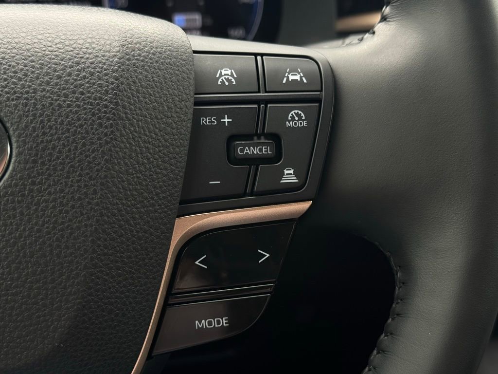 Used 2023 Toyota Crown Limited image 23